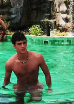 showering-and-bathing-scenes:  Xavier Serrano on IG