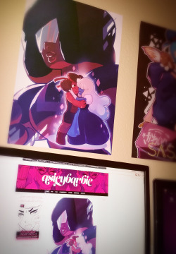 put a large poster of disgustingly cute garnets on a wall. i