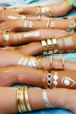 cost8801:  only Ũ.99 bracelet  shop at www.cost21.comShop link:http://www.cost21.com/cost21-promotion-b-c-112_106.htmlVisit