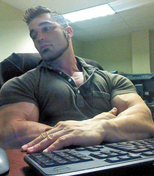 musclestrengthfreak:Big boy with giant hands!  