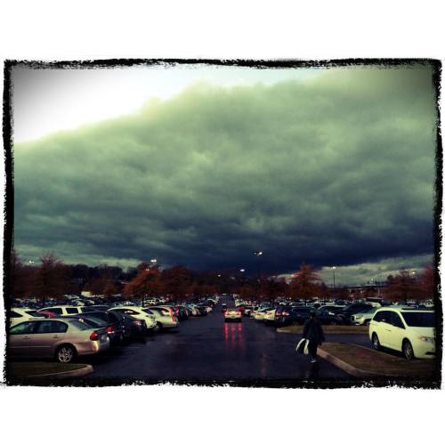 <p>Pretty sure the end of the world is right over there. #oprymills #blackfridaylooming  (at Opry Mills)</p>