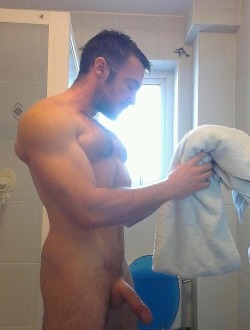 barebearx:  irishwhiskey66:  Hairy Monday - irishwhiskey66.tumblr.com -