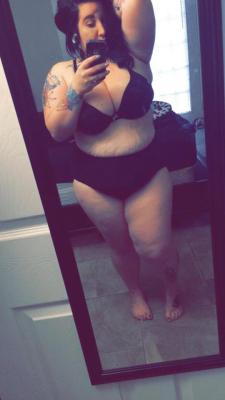 hugelovedezire:  Chunky thighs :)