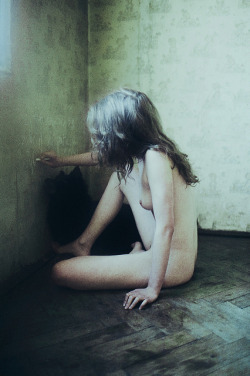 How quiet goes away, whom never was. by laura makabresku 