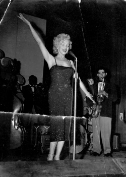 infinitemarilynmonroe:  Marilyn Monroe performing in Korea, 1954.
