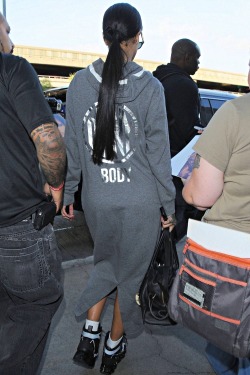 arielcalypso:  Rihanna at “Lax” airport in Los Angeles. (14th