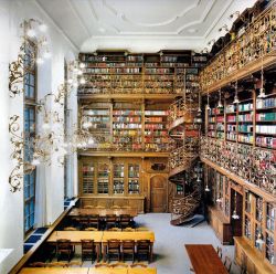 slightlyignorant:  This is the most beautiful library I have