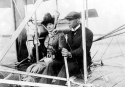 elanaomi:  The history of a pencil skirt starts very unusually in 1908 when Wilbure and Orville Wirght chose Mrs Berg to be the first female aeroplane passenger. As the dresses were very long and made of lots of materials, brothers decided to tide a rope