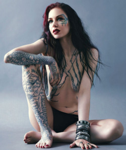 inked-girls-all-day:  Jessica Love