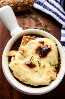 veganrecipecollection:  (via Vegan French Onion Soup with Homemade