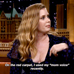 margotsrobbie: Amy Adams Uses Her “Mom Voice” on Red Carpets