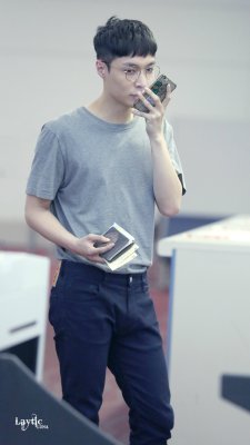 actorminseok:  chiuyixing:    160813 Haneda Airport Â cr.LayticLUNA Â  do not edit.      @omarixing