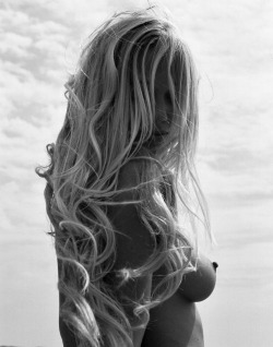 Sensual hot girls masturbating live on free adult webcams Click