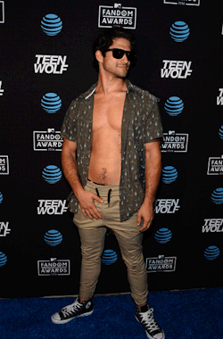 poseysfingers:    Actor Tyler Posey attends the MTV Fandom Awards