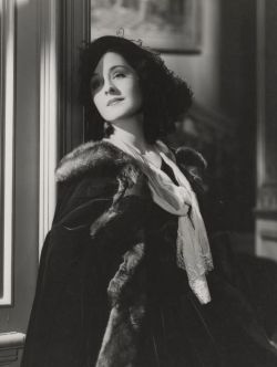 sala66: Norma Shearer, 1934 https://painted-face.com/