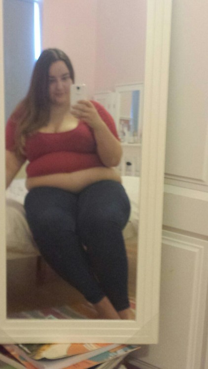 littlebiglolita:  When you reach 20 stone and have to take pictures in your old clothes coz you feel cute and fat af 