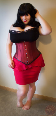underbust:  This corset has the wrong shape for me. But it’s