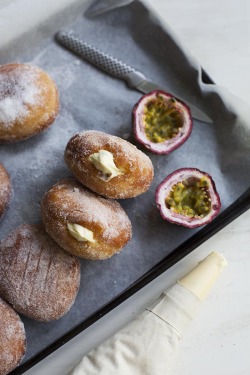 sweetoothgirl:  Passionfruit Cheesecake Malasadas    *licks screen*