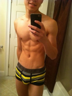 foxes-and-bow-ties:  Back from the gym and about to hit the shower