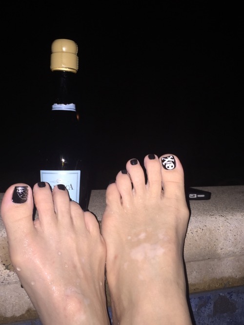 Got my toes done for Halloween!