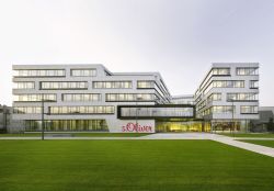 wacky-thoughts:  s.Oliver Headquarters / KSP Jürgen Engel Architekten