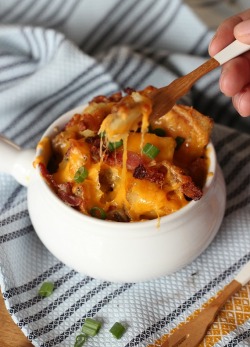 do-not-touch-my-food:  Cheesy Bacon Ranch Roasted Potatoes 