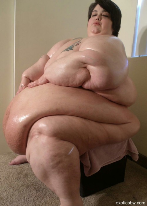 iwanttobeafatman:  Id love a girl this big in my life :)  Same, except change “girl” to “guy.” ;)