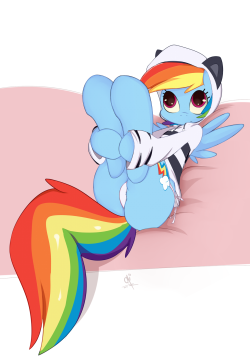 rubberboyluffy:  Rainbow Dash is so adorable!  <3! Hnnnng~!