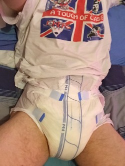 diaper-scort:  From wet to dry! Also I am so horny today! Serious