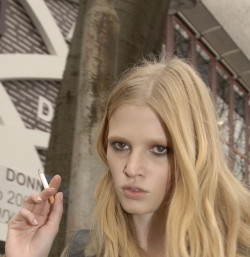 christdior:  Lara Stone in Milan, 2007 