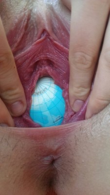 selenestretchingpussy:  9 cm ball in my beautiful pussy! Filled