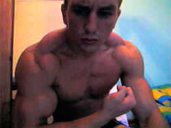 2013gaywebcams:  I`m a real bodybuilder, trying to make my way