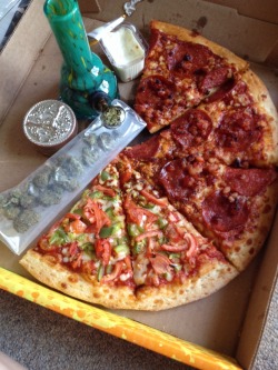 stonerjpeg:  smokingweedsblog:  bedpotatoe:  Pizza and weed,