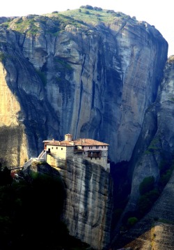 nichvlas:  The magnificent & isolated monasteries of Meteora