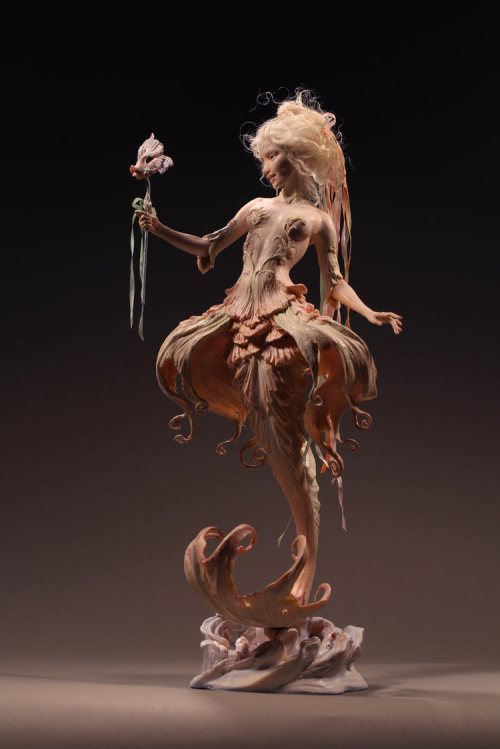 tamorapierce:  littlelimpstiff14u2:  The Graceful Sculptures of Forest Rogers Just a word here, for the moment. I studied stage design at Carnegie-Mellon University in Pittsburgh, PA, receiving an MFA in Costume Design. I make critters, both ‘fine’