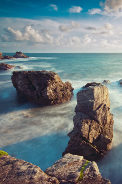 l-eth-e:  landscape-ocean and rock // source  