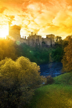 purebushcraft:  travelgurus:    Autumn sunset over Lismore castle