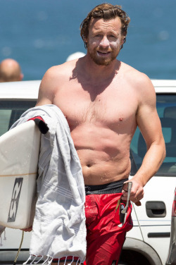 shirtlessmalecelebs:  Simon Baker