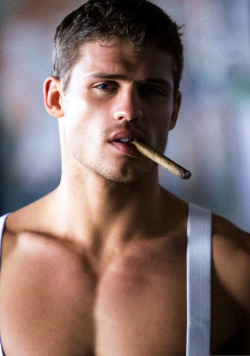 wannaknowhowtofuck:  ♥♥♥  that’s sexy as fuck