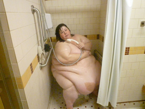 moreandmoretolove:  The amazing incredible Jiggly.  Wow. Would love to help her get clean.