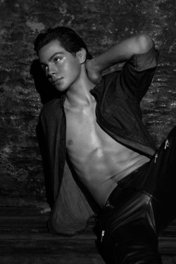 meninvogue:  Jake T. Austin