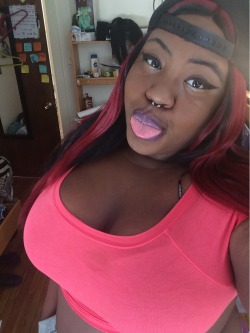 blkoutqueen:  It’s hot today. Crop top is back.