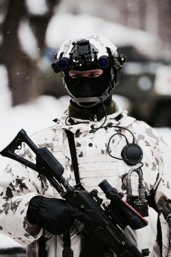 filurn:  A member of the Finnish Special Jaegers displaying his
