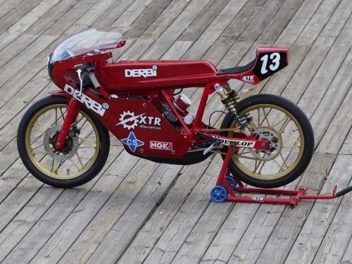 caferacerpasion:  Red bullet! Derbi Cafe Racer â€œBala Rojaâ€ by XTR PEPO. Esta Derbi recuerda a una moto que hizo historia en el mundo del motociclismo Â¿Te suena? http://www.caferacerpasion.com/derbi-cafe-racer-bala-roja-xtr-pepo/