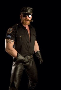 gayfetishdream:  FOLLOW ME FOR MORE:  1. http://yougaybear.com2.