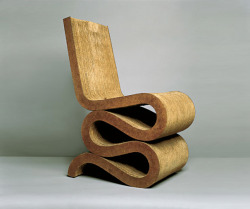 Frank Gehry = Wiggle Chair 1969