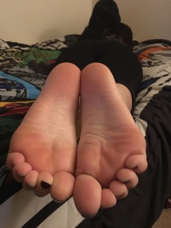 leiasfeet:  leiasfeet:  Worship my feet 😘  Spoil me too http://a.co/hUXgq3L