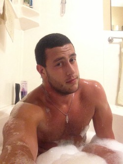 skittle-happy-matt:  southern-beef:  So Bubble Bath Monday comes