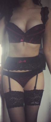 womenexcellence:  lilithaphrodite:  Trying on my granny underwear