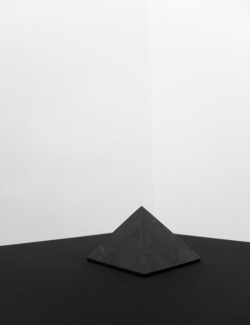 erikniedling:  Erik NiedlingPyramidion, 2014Shungit, 8 x 8 x